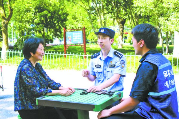 福牛财经 叶俊：同事和群众眼中的好“答顾”