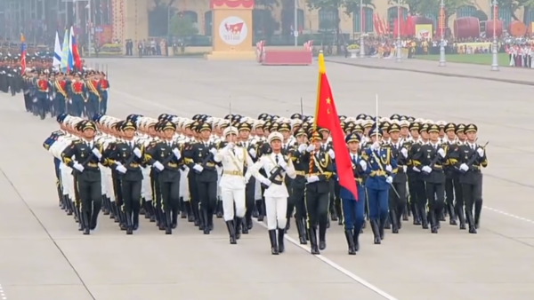 中国银河证券 越南阅兵一个细节令西方关注：中方地位这么高了！