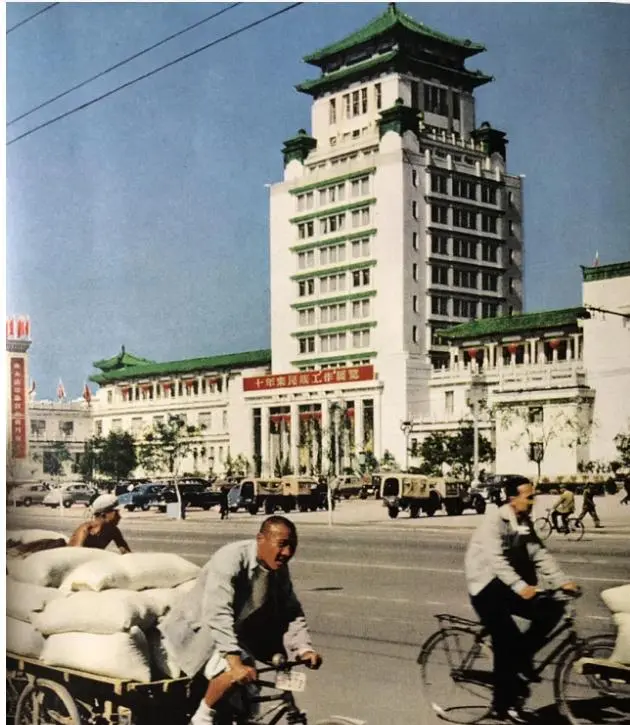 纵信优配 清华才女王丽红，远嫁非洲生五子，父亲气得一夜白头，如今怎样